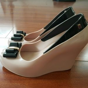 Melissa pink bow wedge